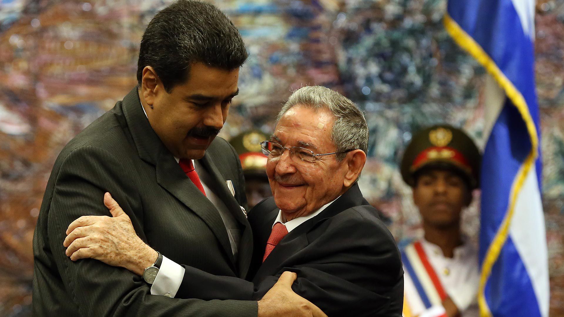 Nicolás Maduro junto a Raúl Castro (EFE)