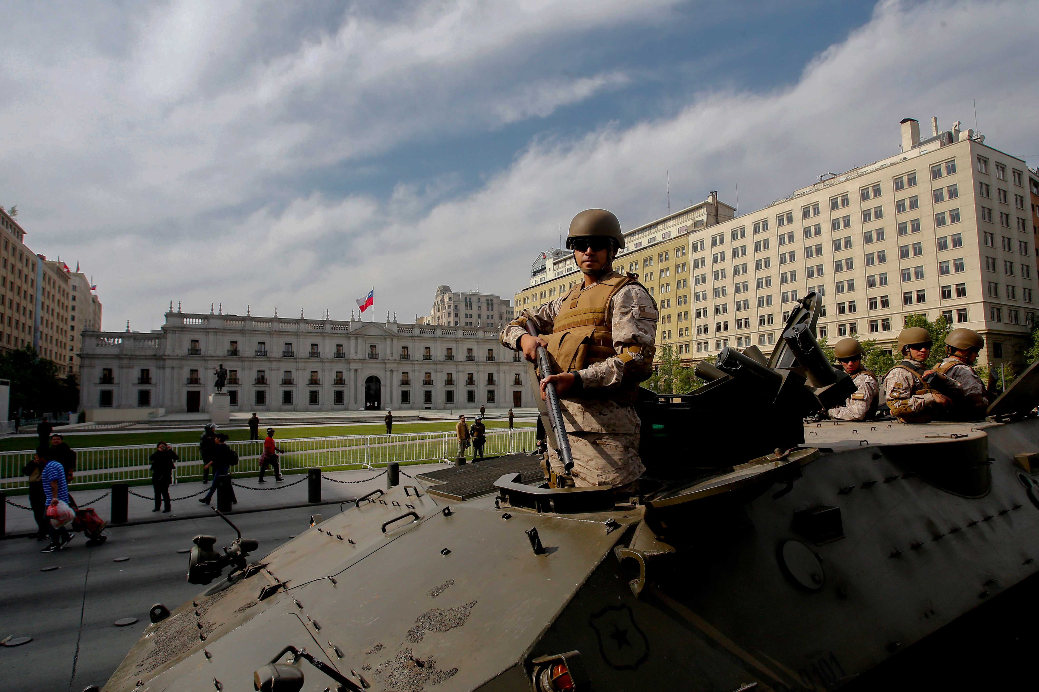 El Ejército patrulla las calles de Santiago de Chile (AFP)