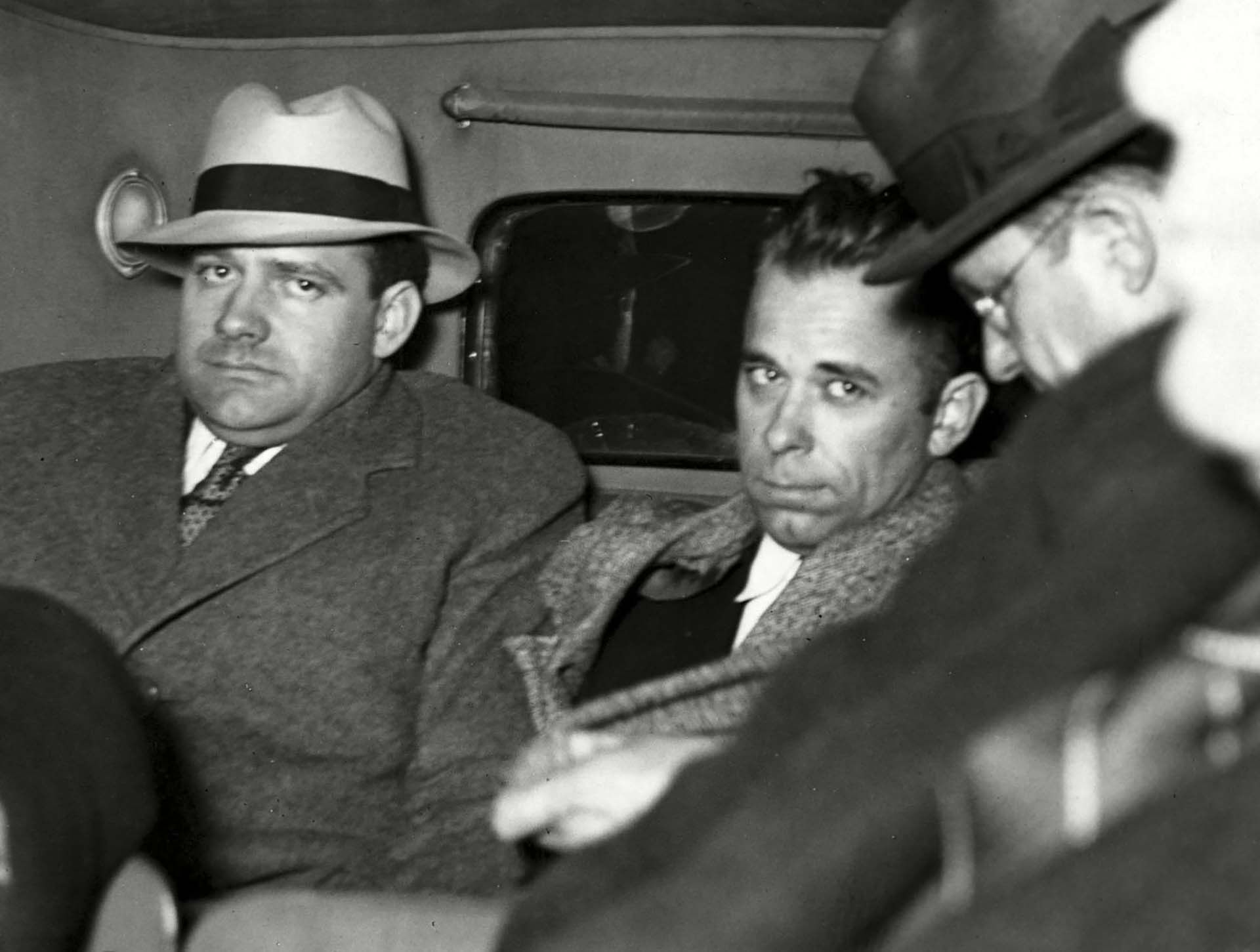 John Dillinger bajo una fuerte guardia mientras lo conducen a Indiana (Shutterstock)