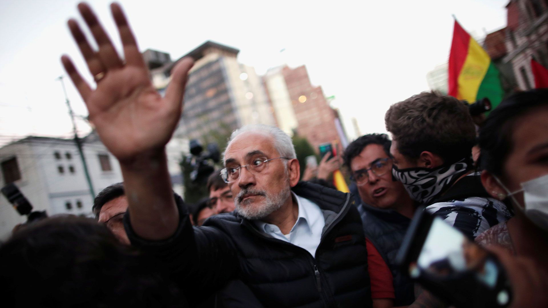 Carlos Mesa denunció un "fraude escandaloso" y llamó a la población a movilizarse en defensa del voto (Reuters)