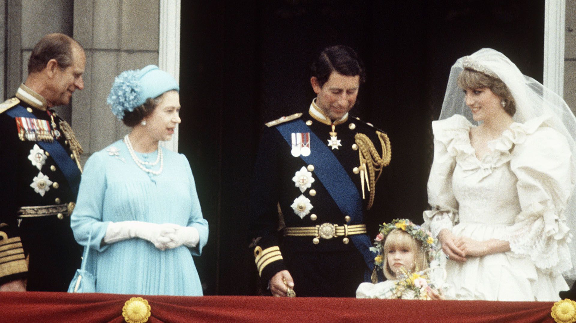El Príncipe Felipe, la Reina Isabel II, el Príncipe Carlos y la Princesa Diana en la Boda del Príncipe Carlos y Lady Di en Londres, el 29 de julio de 1981 (Foto de Shutterstock (88888bd))