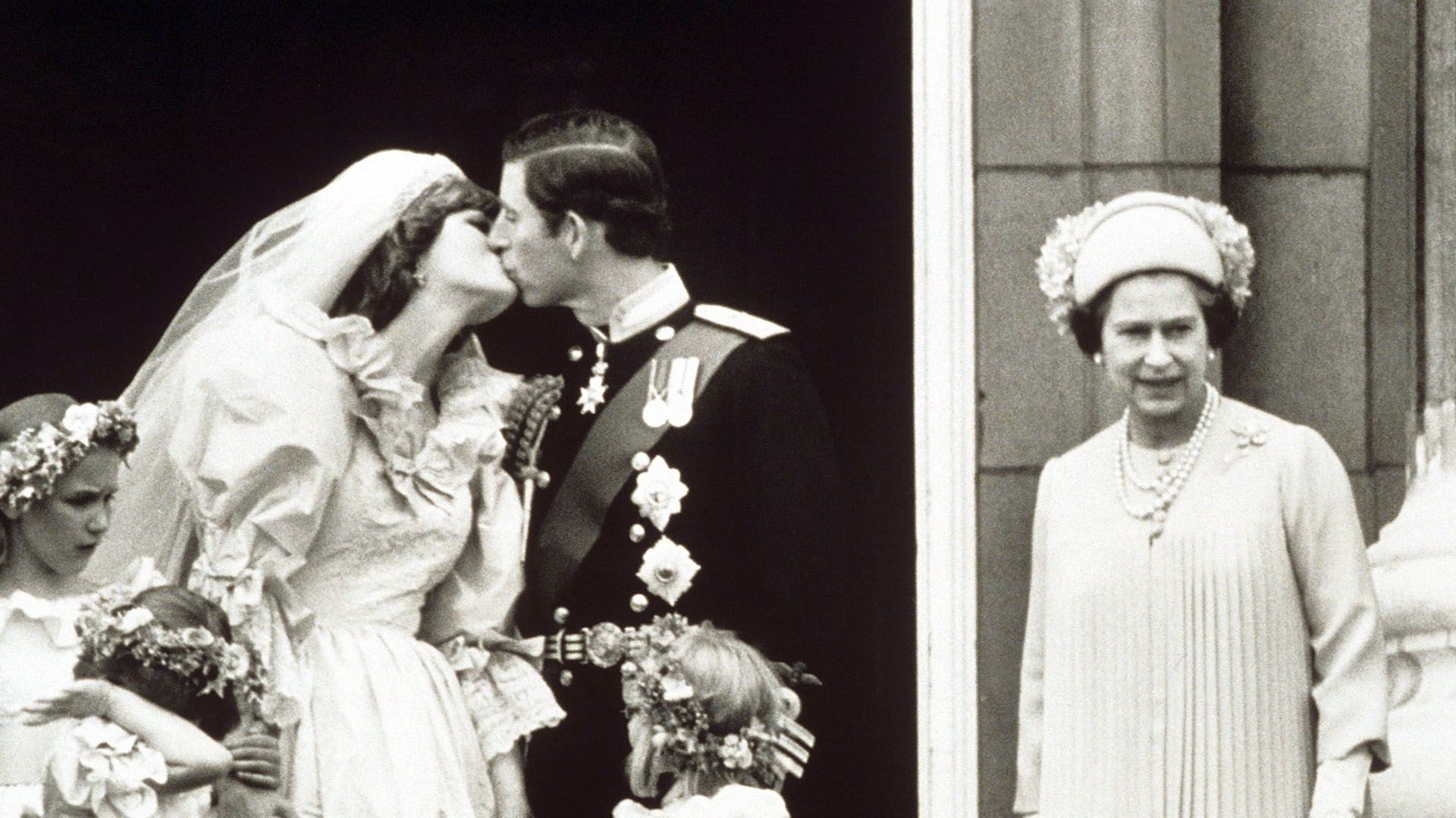 El Príncipe Carlos y la Princesa Diana en su boda, el 29 de julio de 1981 (Foto de Mike Lawn/Shutterstock (265031a))