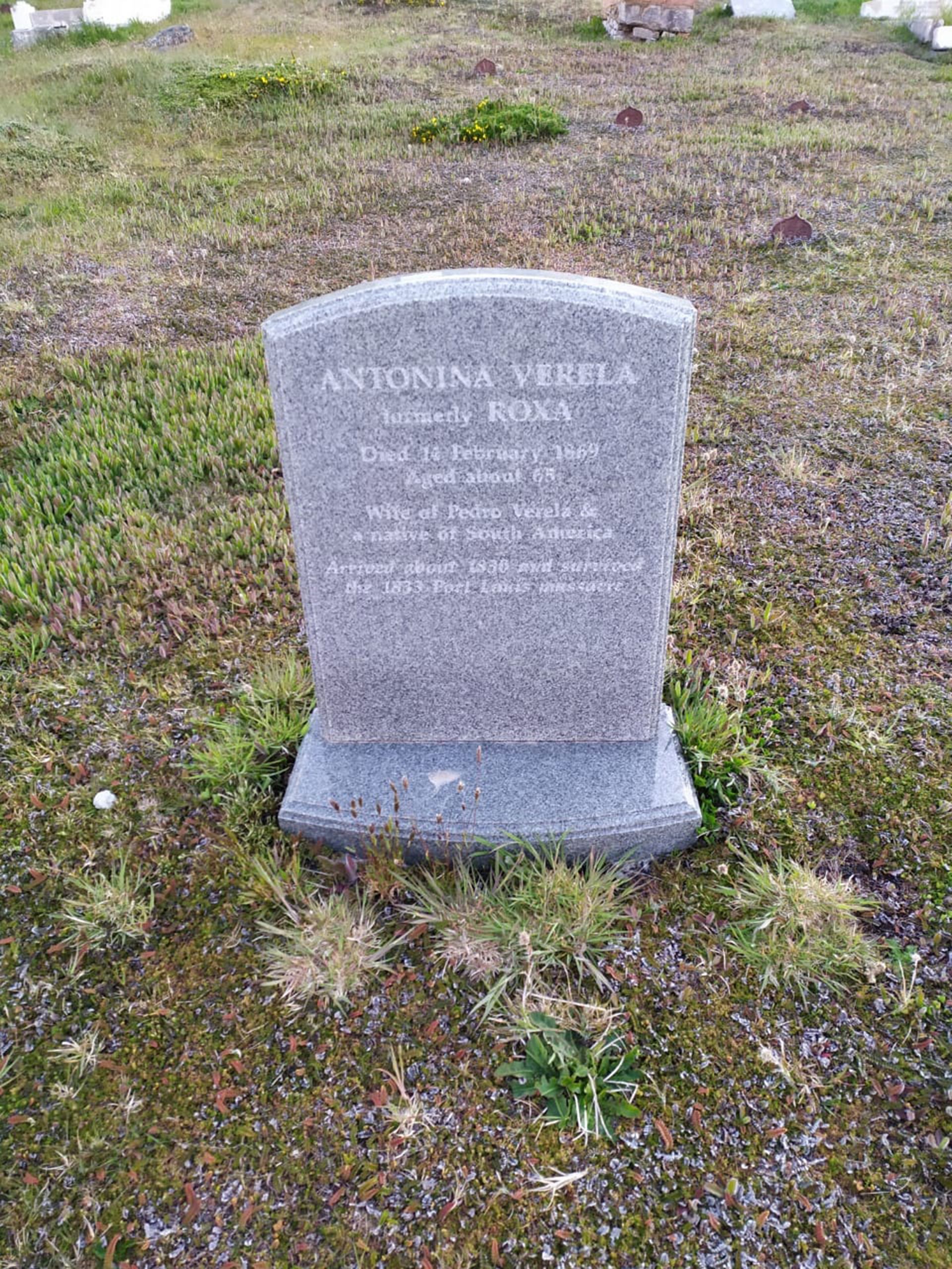 La lápida de Antonina Roxa (Fotos: Infobae)