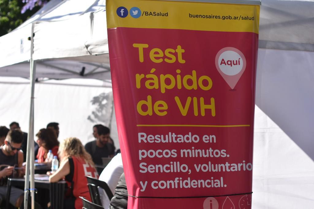 El domingo 1° de diciembre, Día Mundial de la Lucha contra el Sida, la Asociación Civil El Vahído llevó adelante el Día Mundial en Respuesta al VIH SIDA en Parque Las Heras, donde se ofreció a los presentes la posibilidad de realizarse el Test rápido de VIH, que permite obtener la serología en 20 minutos