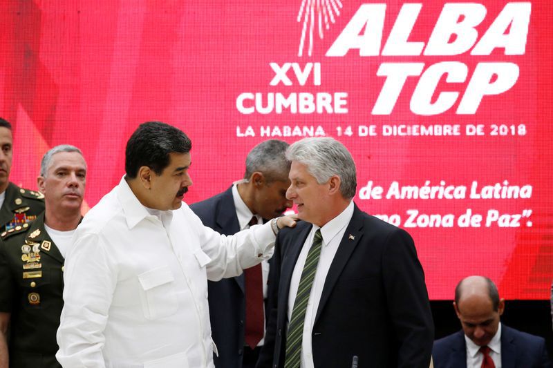 Foto de archivo de los presidentes de Venezuela, Nicolas Maduro, y Cuba, Miguel Diaz-Canel, durante la cumbre del ALBA en La Habana a fines del año pasado. Dic 14, 2018. REUTERS/Stringer