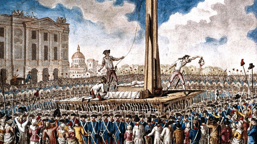 La ejecución del Rey Louis XVI en la actual Place de la Concorde, en París. El verdugo exhibe la cabeza real cortada como un trofeo