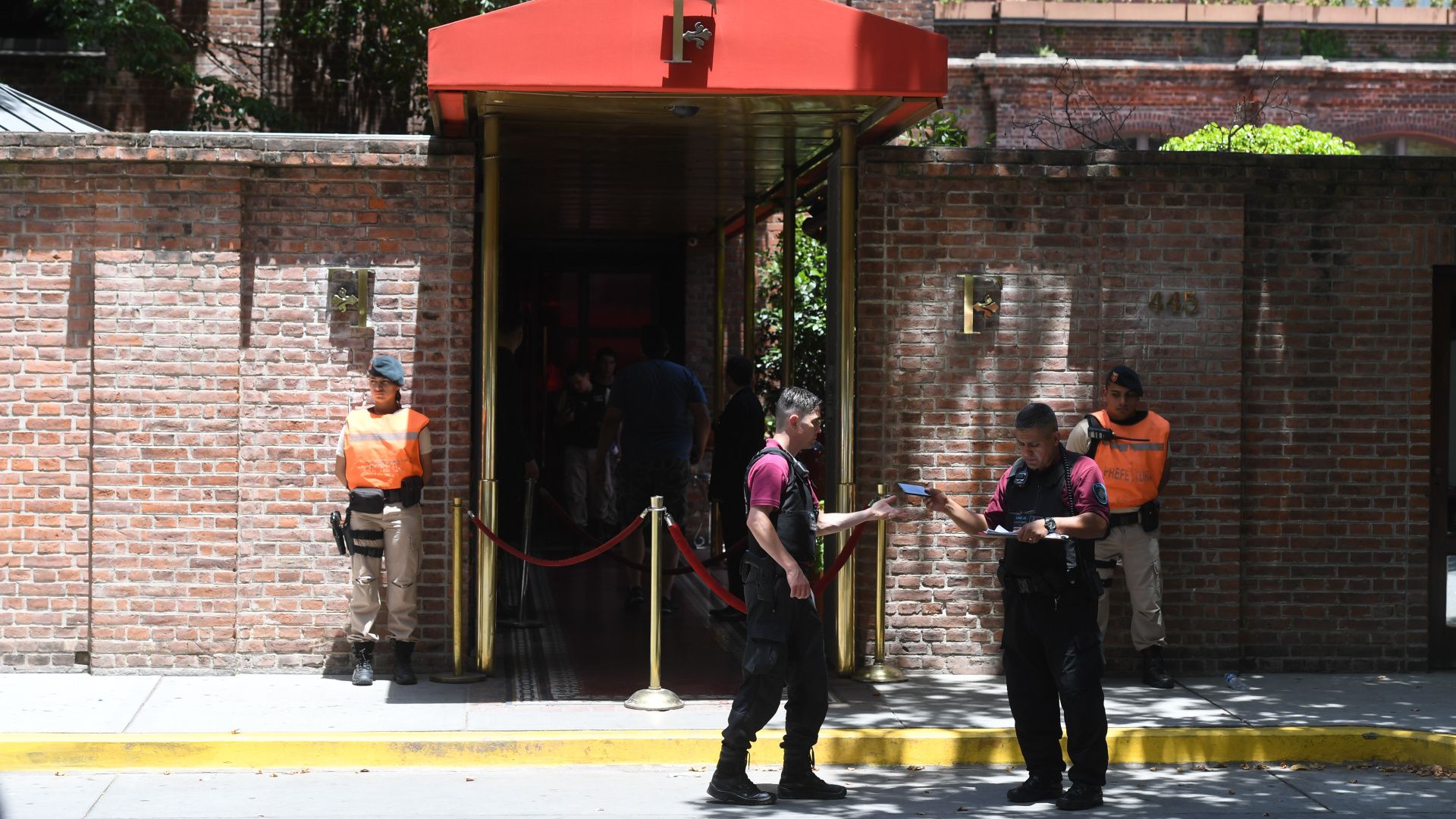 La entrada del Hotel Faena luego del crimen del turista inglés (Maximiliano Luna)