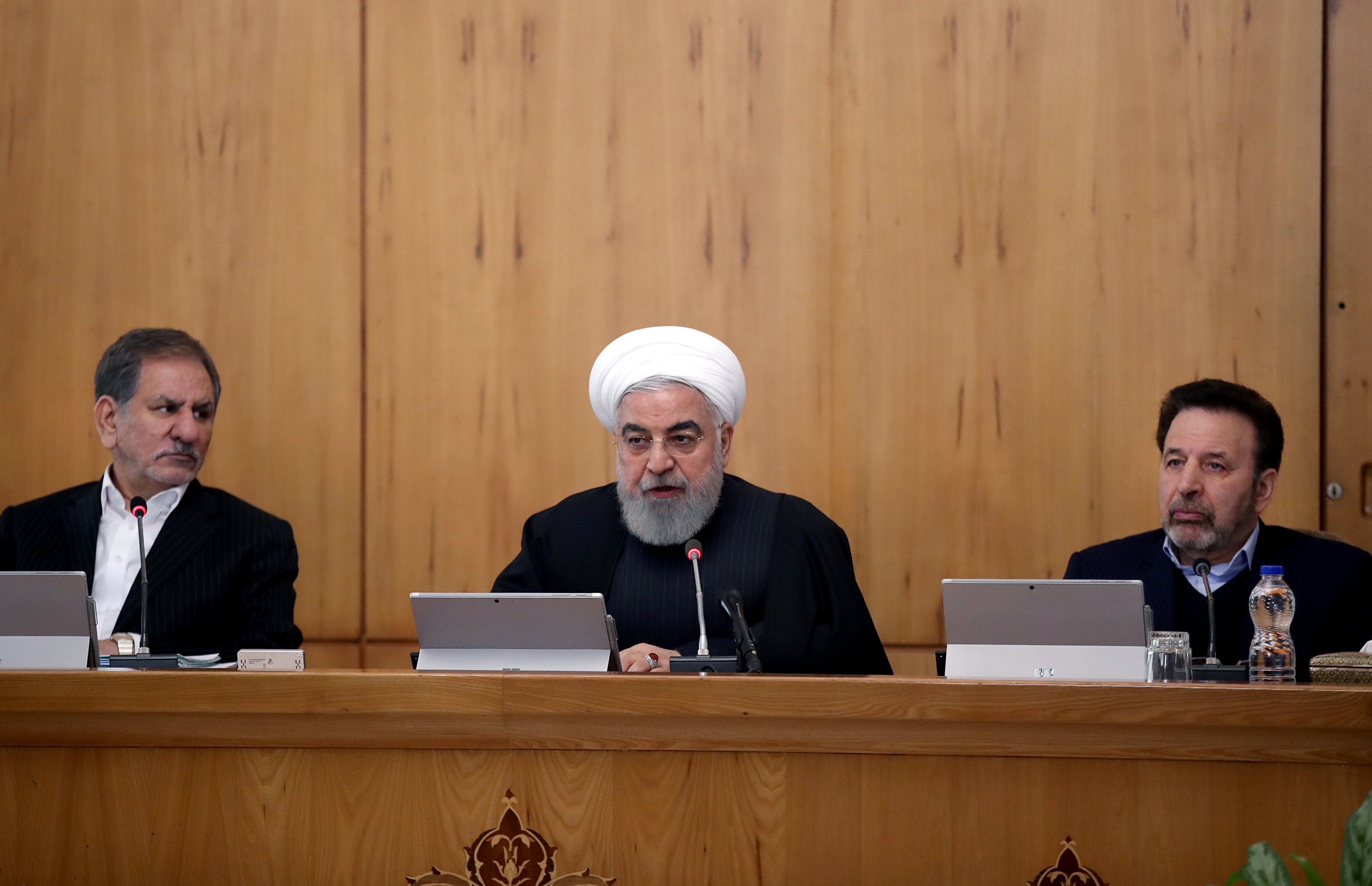 El presidente de Irán, Hassan Rouhani, reunido junto miembros de su gabinete (AFP)