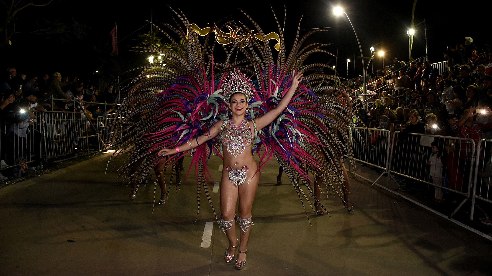 En otras ediciones del Carnaval de Lincoln las comparsas más conocidas de Gualeguaychú, Corrientes, Chaco y Salta se sumaron a las locales.