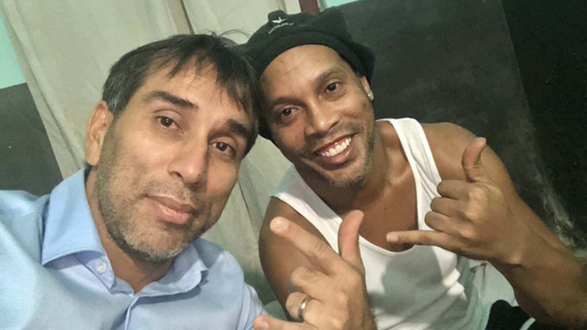 Pipino Cuevas visitó a Ronaldinho