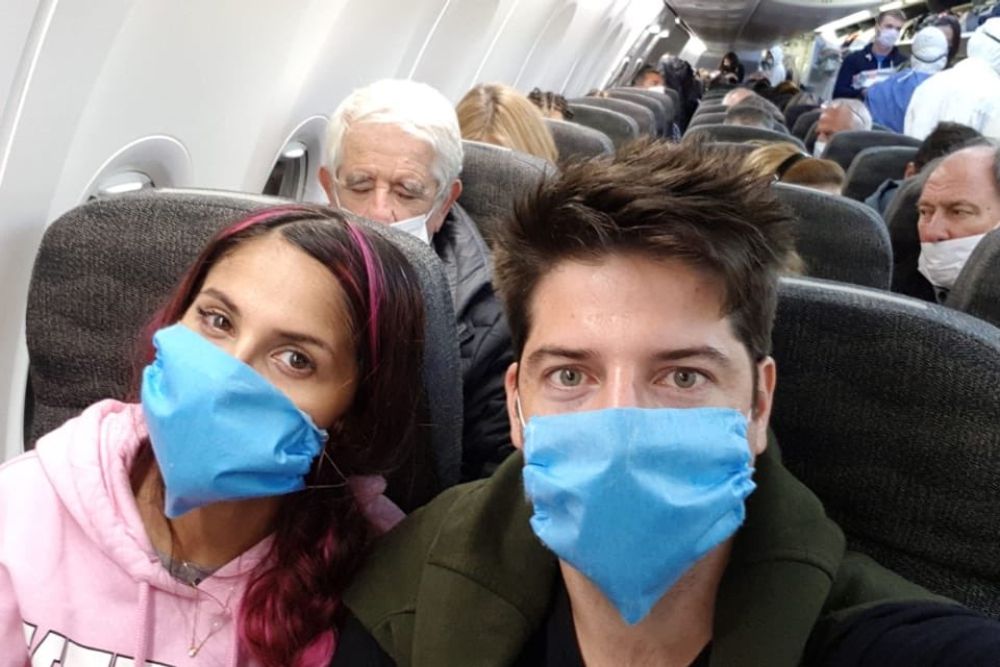 "Viva México", se escuchó de parte de los tripulantes en los aviones al llegar a la capital argentina (Foto: Twitter@felipe_sola)