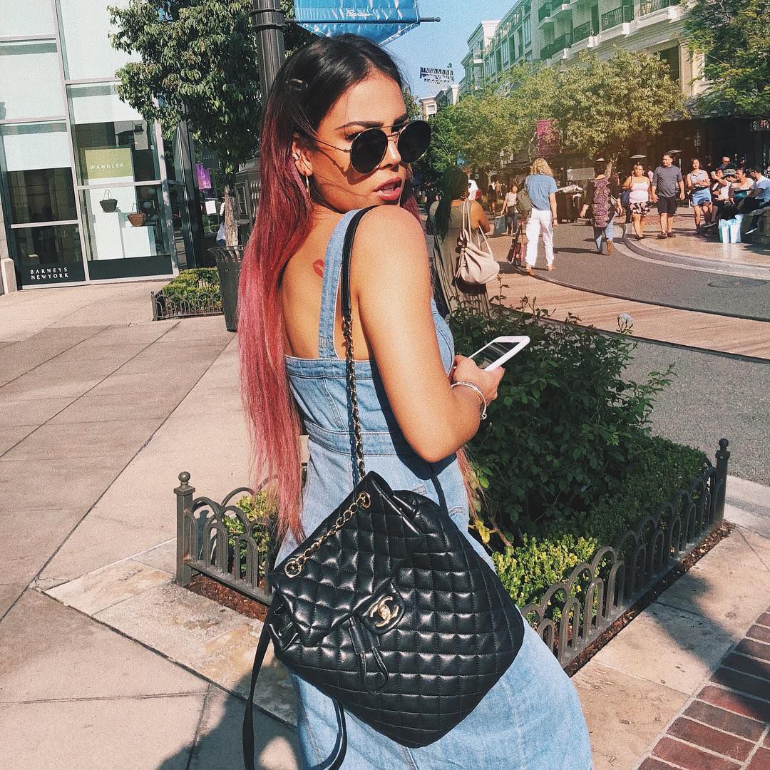 "Como que no te das cuenta", escribió Danna en la publicación donde compartió esta imagen donde luce su exclusiva backpack (Foto: Instagram @DannaPaola)