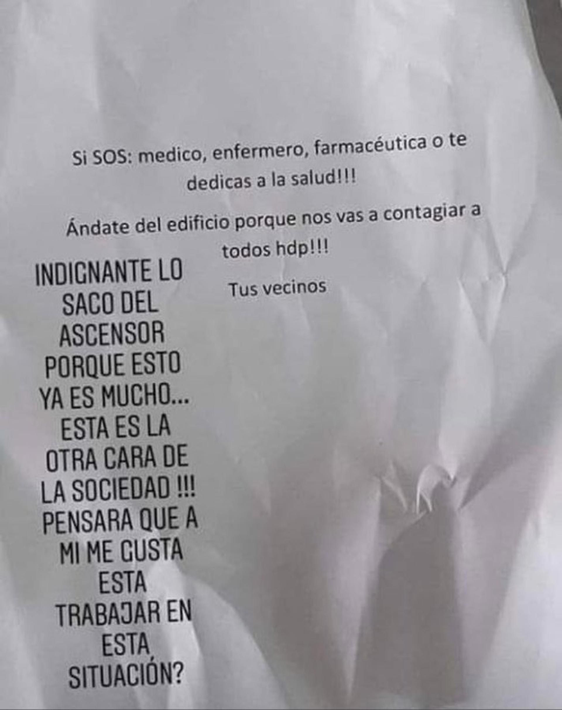La carta que el farmacéutico Fernando Gaitán vio en el ascensor de su departamento de Villa Crespo el lunes