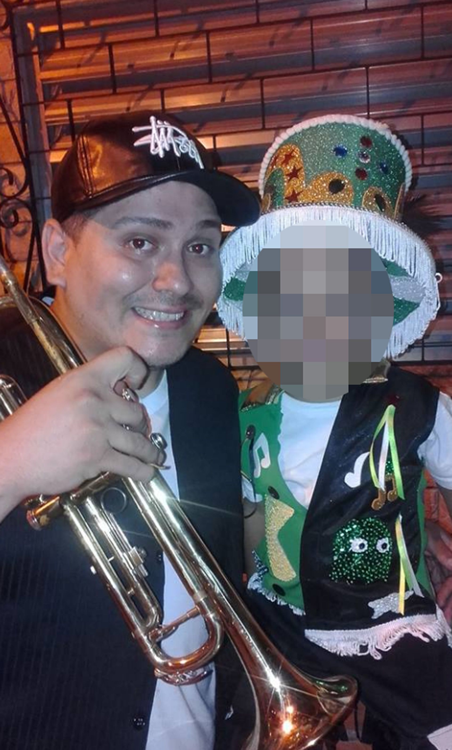 Nicolás Carabajal, con su trompeta en la murga (Foto: Facebook)