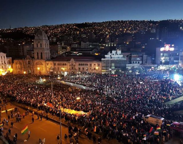 A una semana de las elecciones en Bolivia, Evo Morales reflota el temor al FMI y masivas marchas resisten su polémica candidatura