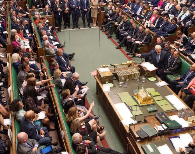 Día clave para el Brexit: Boris Johnson enfrenta una prueba de fuego en el Parlamento británico