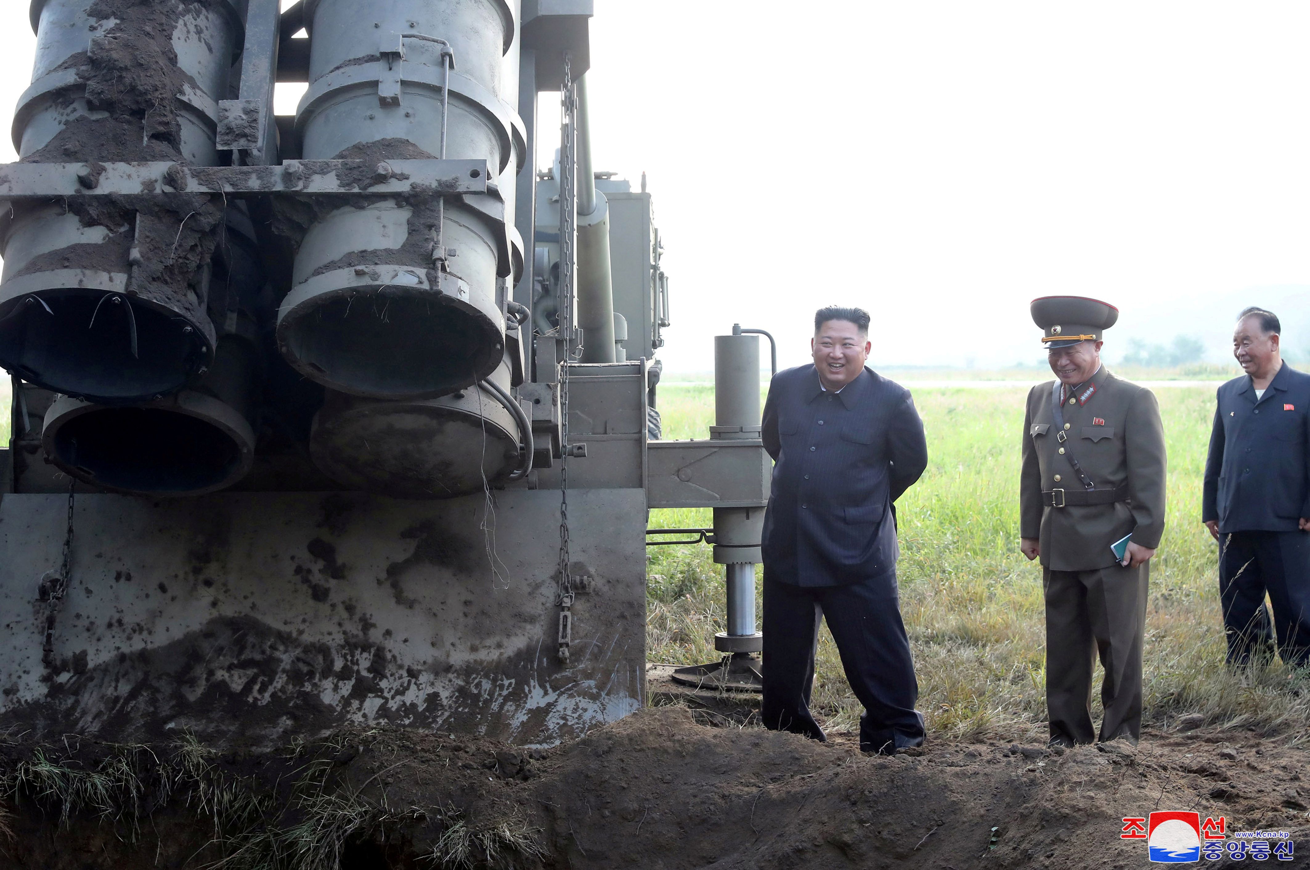 Kim Jong-un en un ejercicio militar en Corea del Norte en septiembre de 2019 (KCNA via REUTERS)