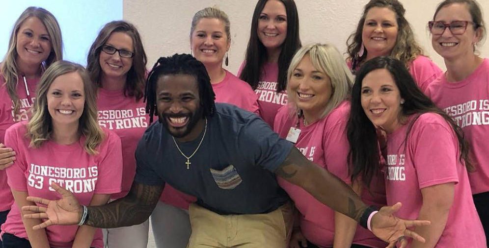 Un jugador de NFL ha pagado más de 500 mastografías desde que su madre murió víctima de cáncer de mama