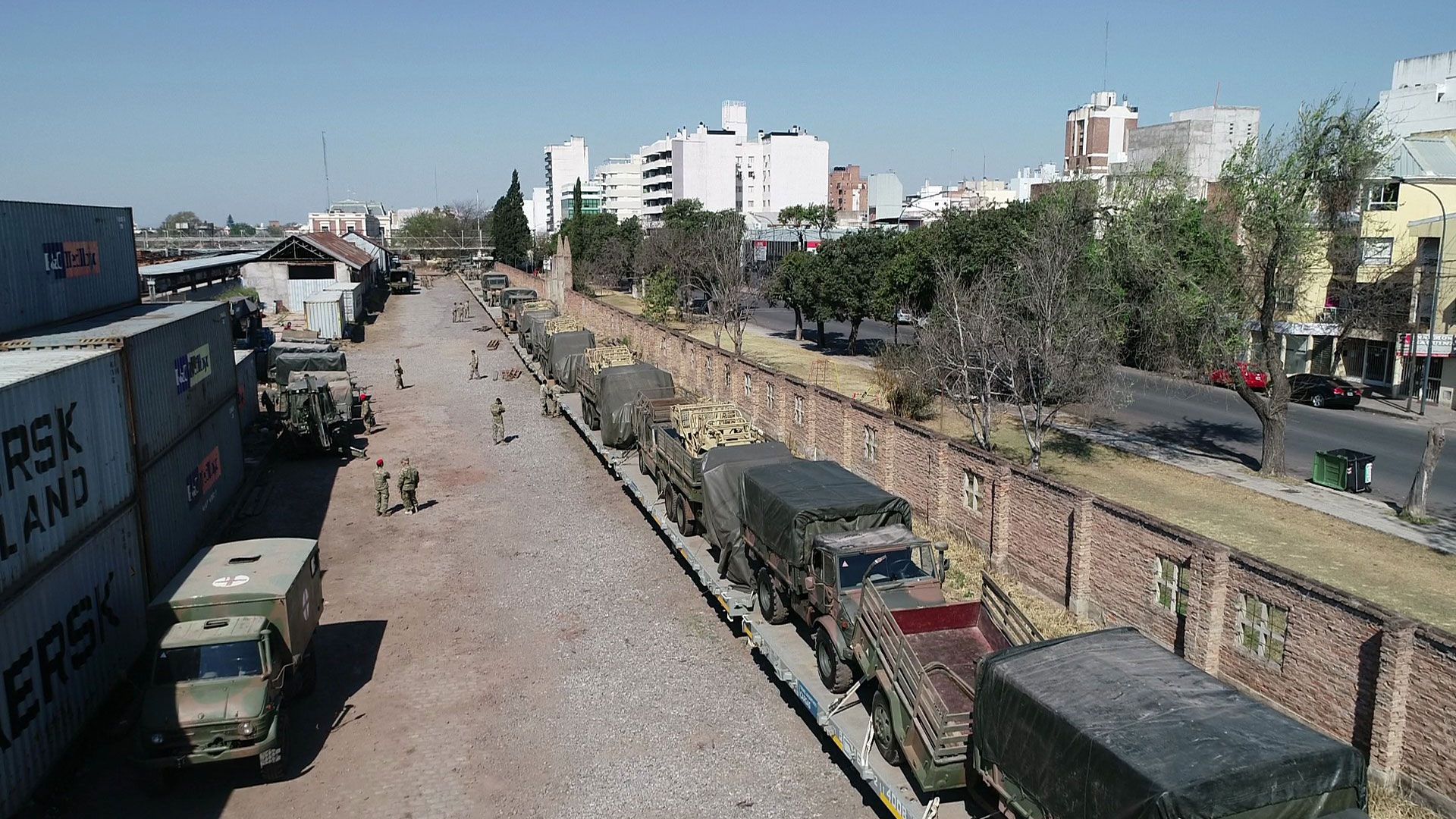 Los rodados, junto a efectivos y armamento, fueron trasladados desde el norte del país hacia Córdoba