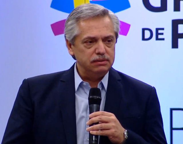 Alberto Fernández se metió en la interna de Cambiemos: felicitó a la UCR y a un diputado del PRO por su posición frente a la crisis en Bolivia