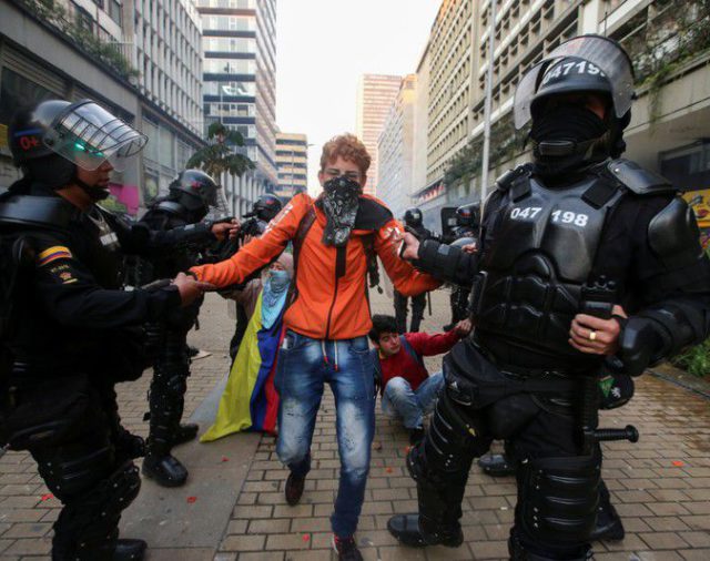 Declaran toque de queda en la capital de Colombia por nuevos disturbios