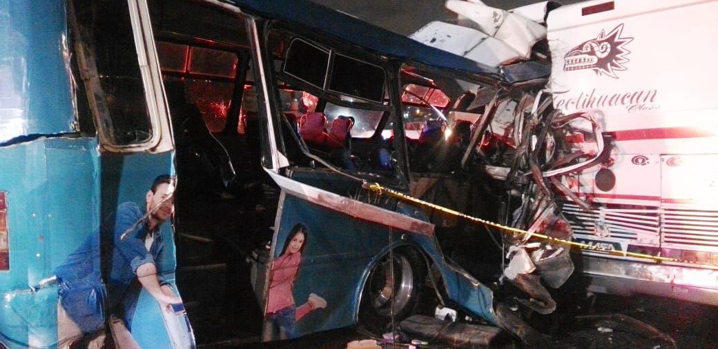 Fuerte choque de autobuses deja un saldo oficial de 9 muertos y al menos 25 personas lesionadas