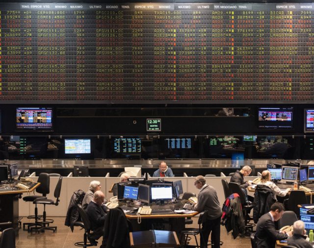Semana financiera: las acciones están en sus valores más bajos en una década y el mercado espera señales de Alberto Fernández