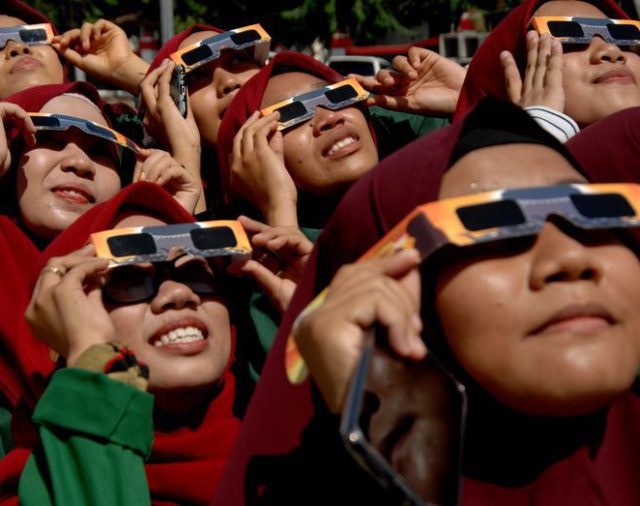 Eclipse "Anillo de Fuego" cautiva a los observadores del cielo en Oriente Medio y Asia