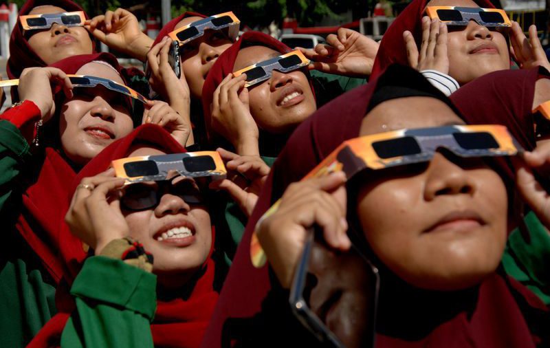 Eclipse "Anillo de Fuego" cautiva a los observadores del cielo en Oriente Medio y Asia