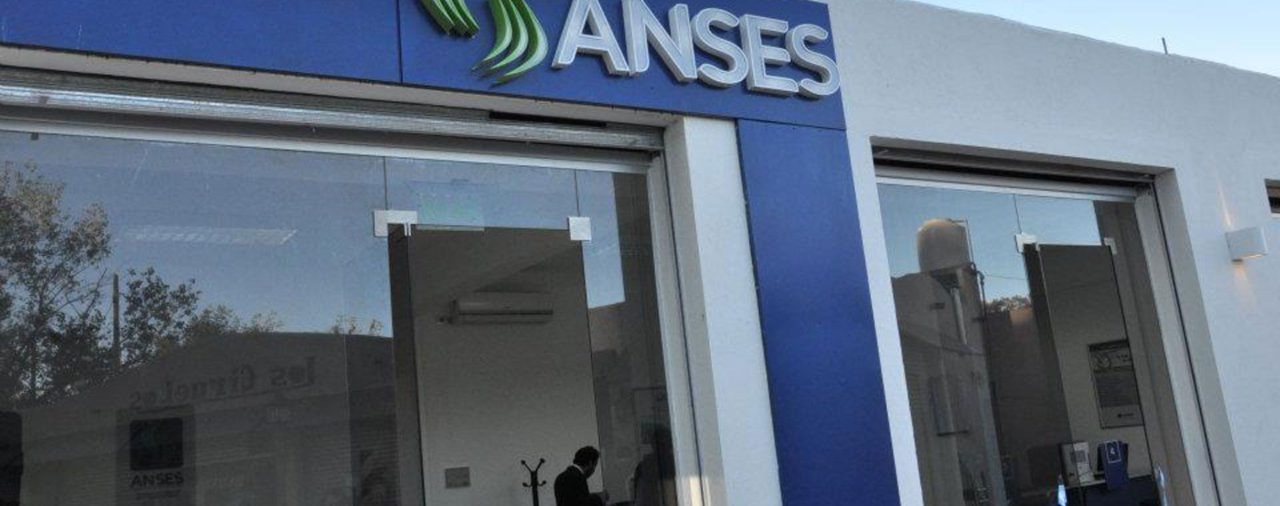 El Gobierno volverá a financiarse a través del ANSES con deuda en pesos y en dólares