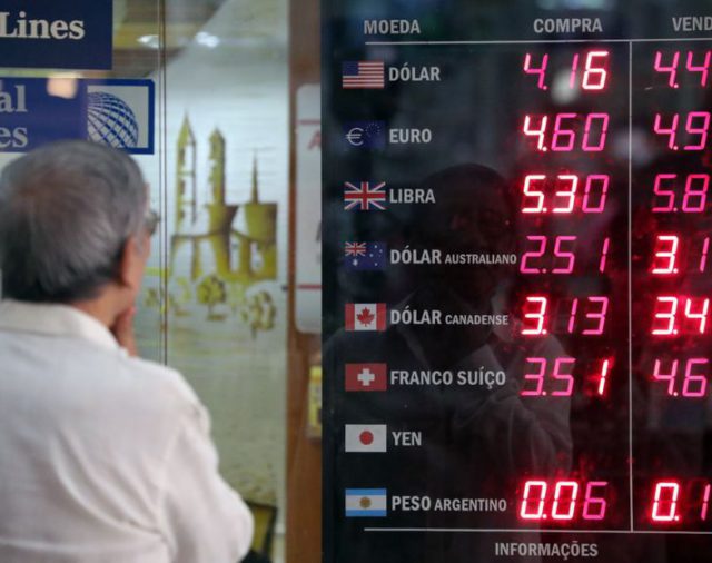 MERCADOS A.LATINA-Monedas cierran mixtas tras datos industriales de China