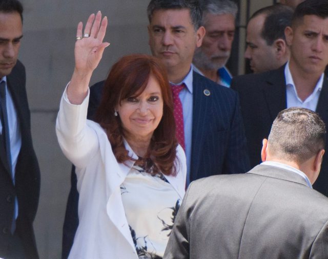 Tensión, desafío a los jueces del tribunal y críticas a Comodoro Py y el gobierno de Macri: crónica de la indagatoria de Cristina Kirchner