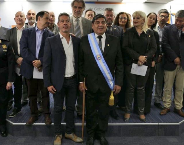 Tierra del Fuego: Juan Carlos Arcando será gobernador por una semana, pero gastó $ 450 mil en su bastón de mando