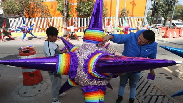 Vendedores de piñatas luchan por conservar la tradición de las posadas: “Ya casi no se mantiene"