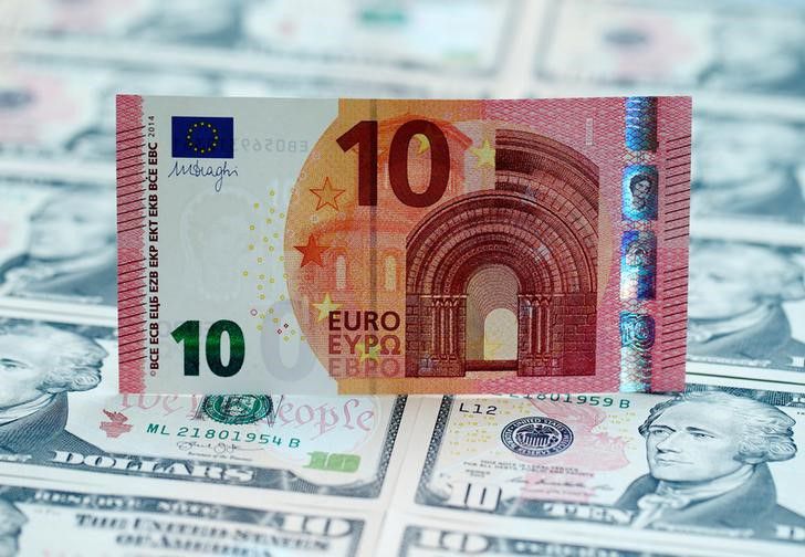 Dólar sube a máximos de casi tres años ante el euro tras débil dato alemán