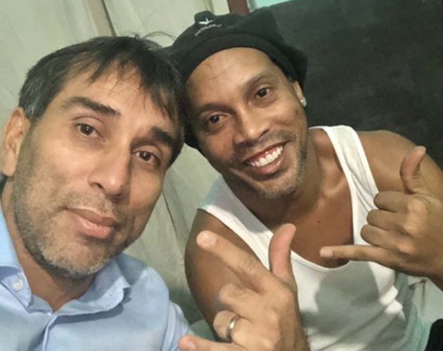 “Ronaldinho está triste, su sonrisa está apagada”: Pipino Cuevas describió el duro momento que vive el brasileño en una cárcel de Paraguay