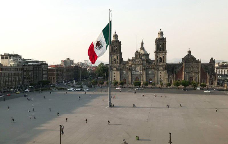 S&P rebaja nota soberana México a "BBB" con perspectiva negativa en medio de crisis coronavirus