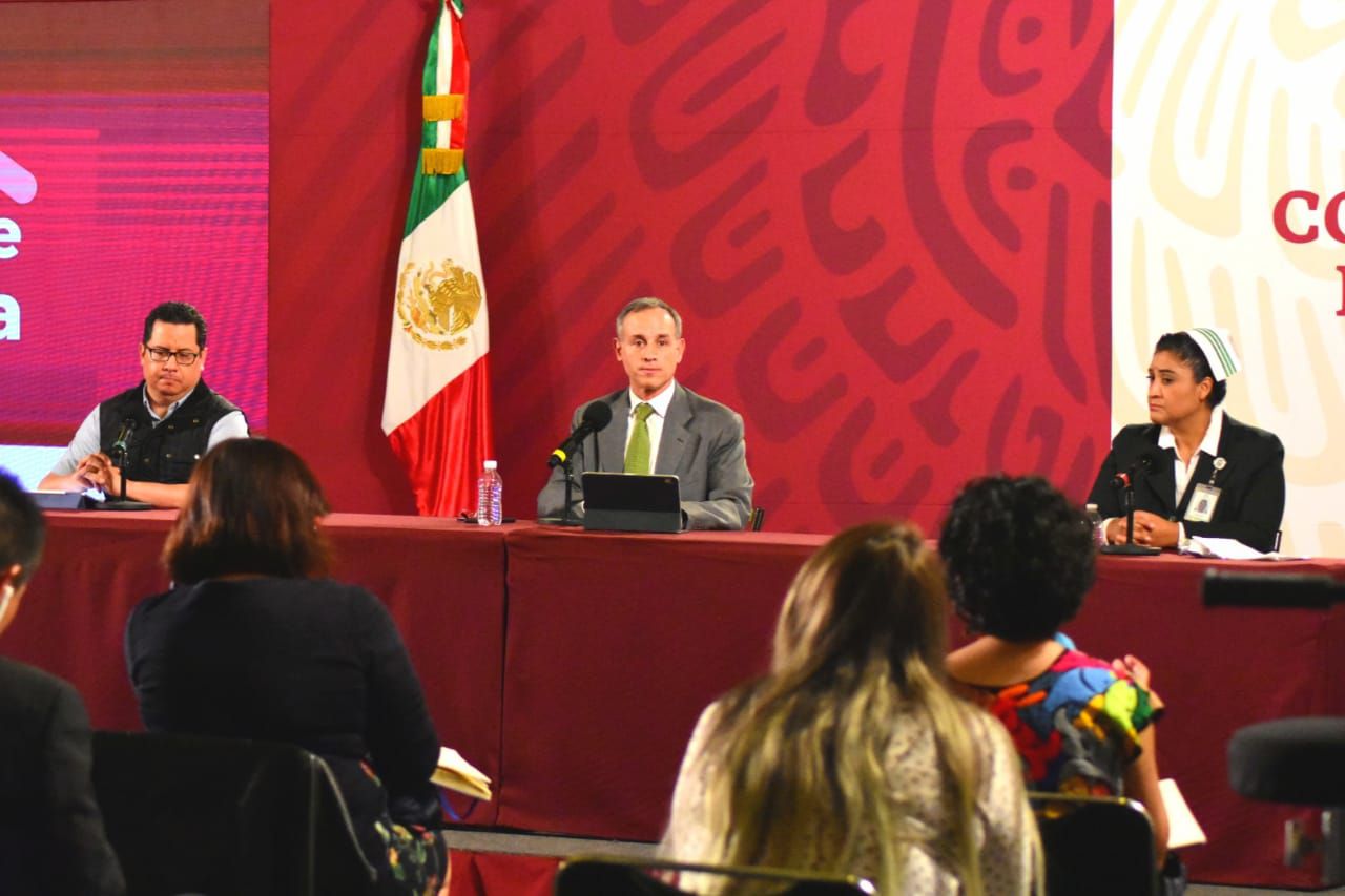 En aquella conferencia de prensa estuvieron presentes Hugo López-Gatell, José Luis Alomía y Fabiana Maribel Zepeda (Foto: Cortesía)