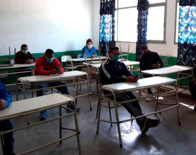 Coronavirus en la Argentina: presos vuelven a clases tras las rejas con los celulares permitidos por la Justicia