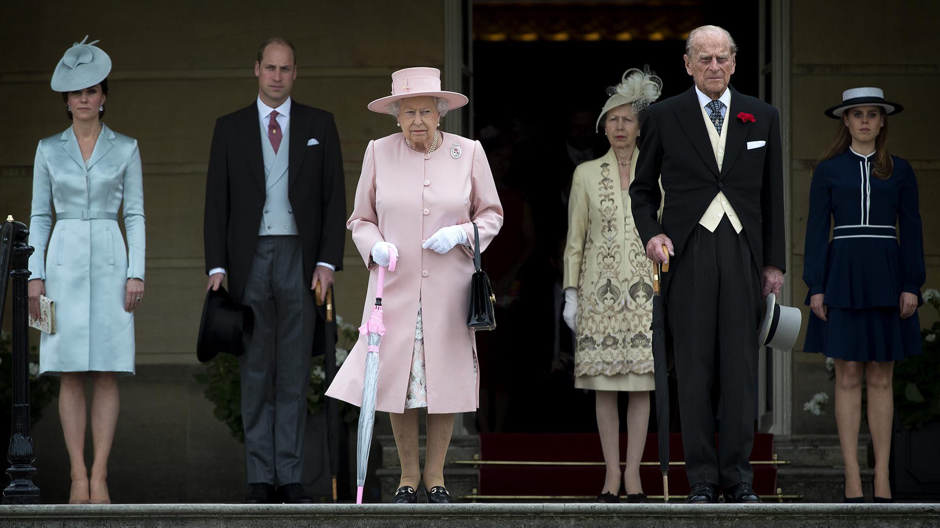 La princesa Ana con sus padres y los duques de Cambridge