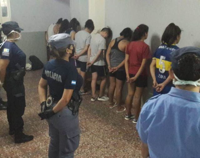 La policía de Chaco demoró a once mujeres por haber violado la cuarentena: estaban por jugar un partido de fútbol