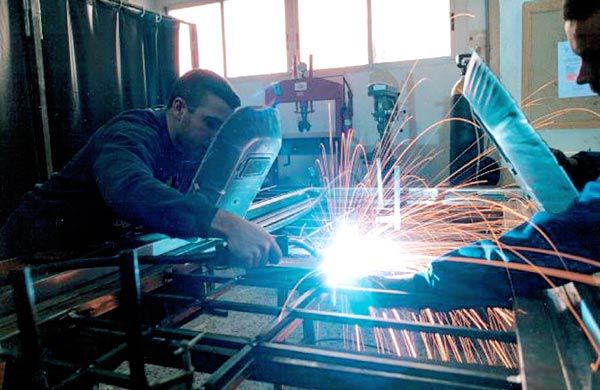 Según un informe, el 31% de las empresas metalúrgicas del país no tiene recursos suficientes para pagar los sueldos de abril