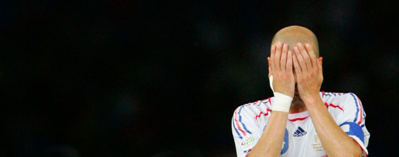 “Tuve que ir al baño y fumarme 250 cigarrillos en diez minutos”: reviven el pedido de disculpas de Zidane al plantel francés tras ser expulsado en la final del Mundial
