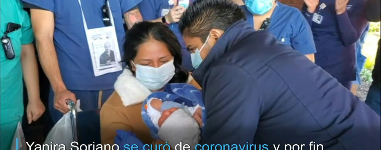 Un recién nacido conoce a su mamá, recuperada de coronavirus