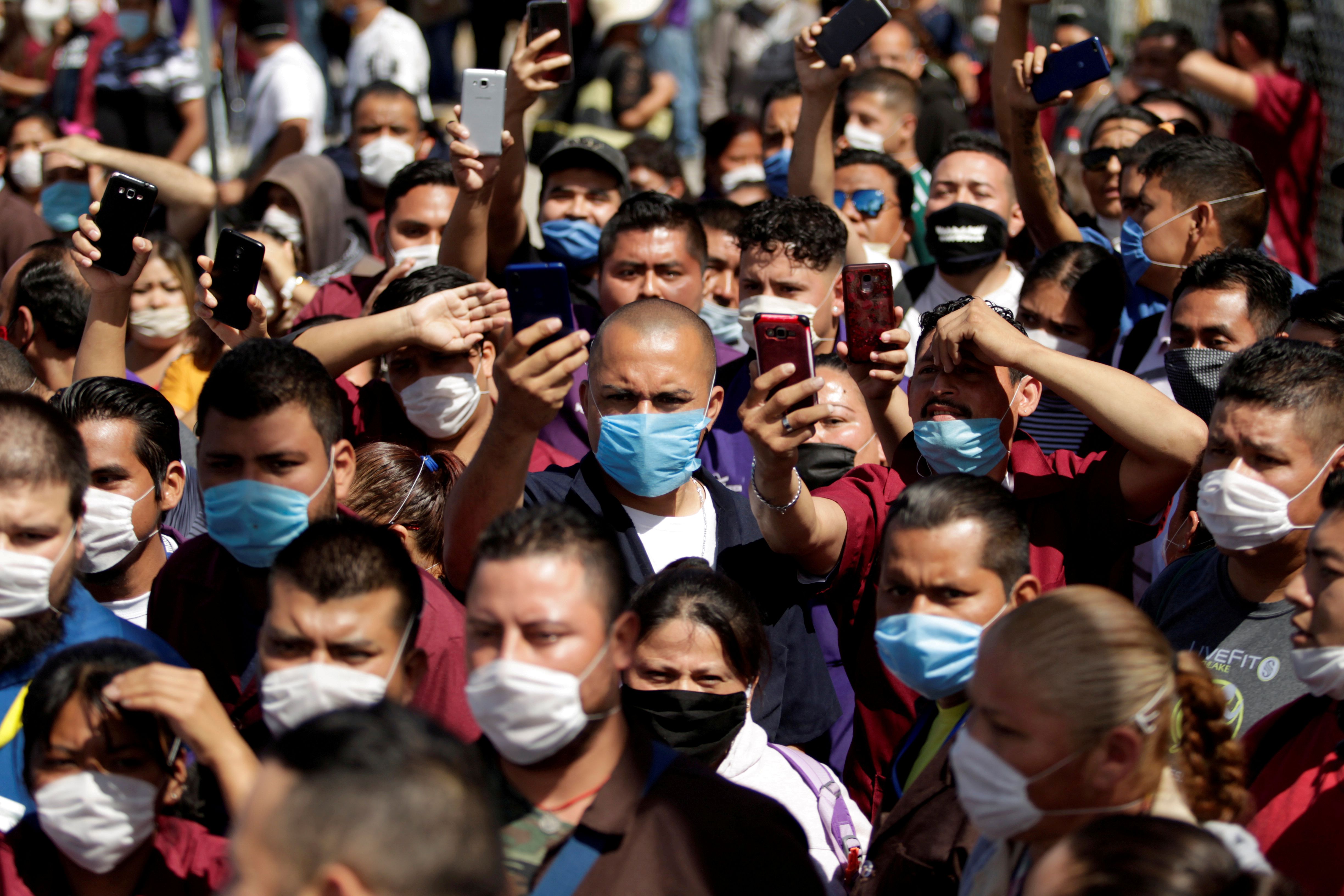 Millones de mexicanos cambiaron sus habitos sociales para enfrentar al COVID-19 (Foto: Reuters / Jose Luis Gonzalez)