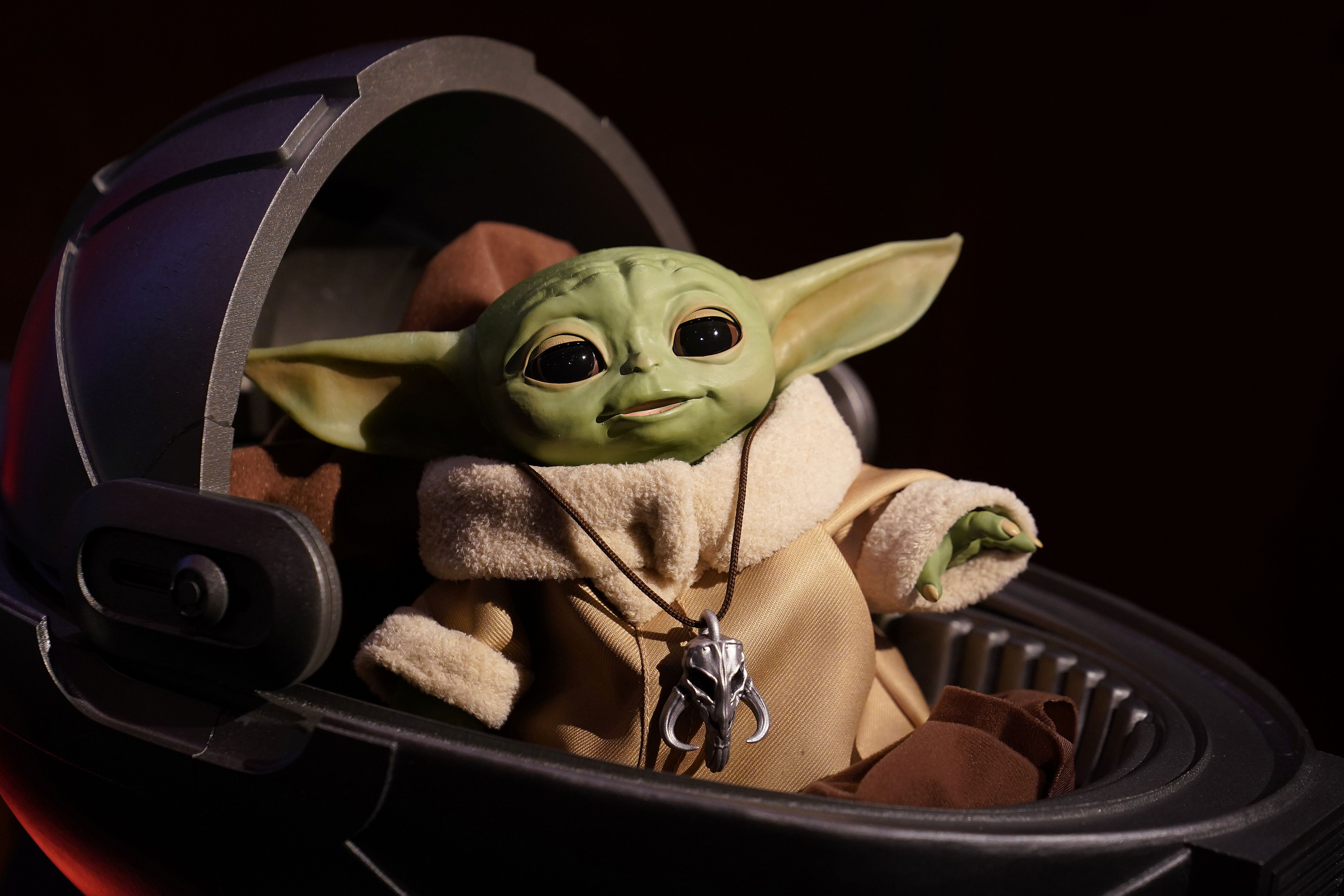 Baby Yoda se convirtió en uno de los personajes más populares de la franquicia (Foto: REUTERS/Carlo Allegri)