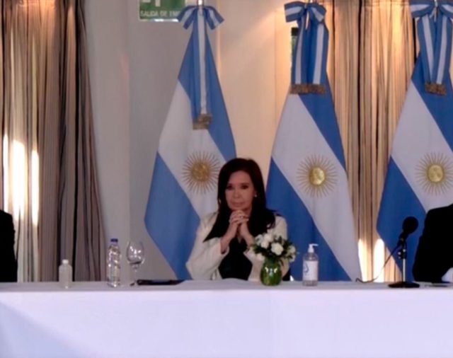 El Presidente se reunirá hoy con Cristina Kirchner en Olivos para analizar la marcha de la cuarentena