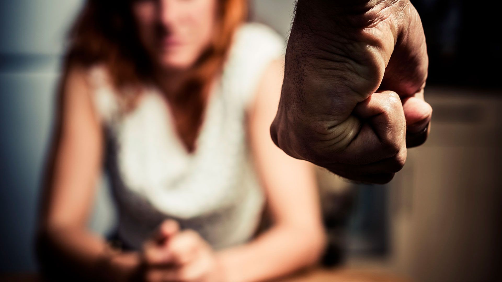 El confinamiento ha dado pie a mayor violencia hacia las mujeres, pues están encerradas con potenciales agresores y están disminuidas sus redes de apoyo por restricciones de movilidad, según las OSCs (Shutterstock)