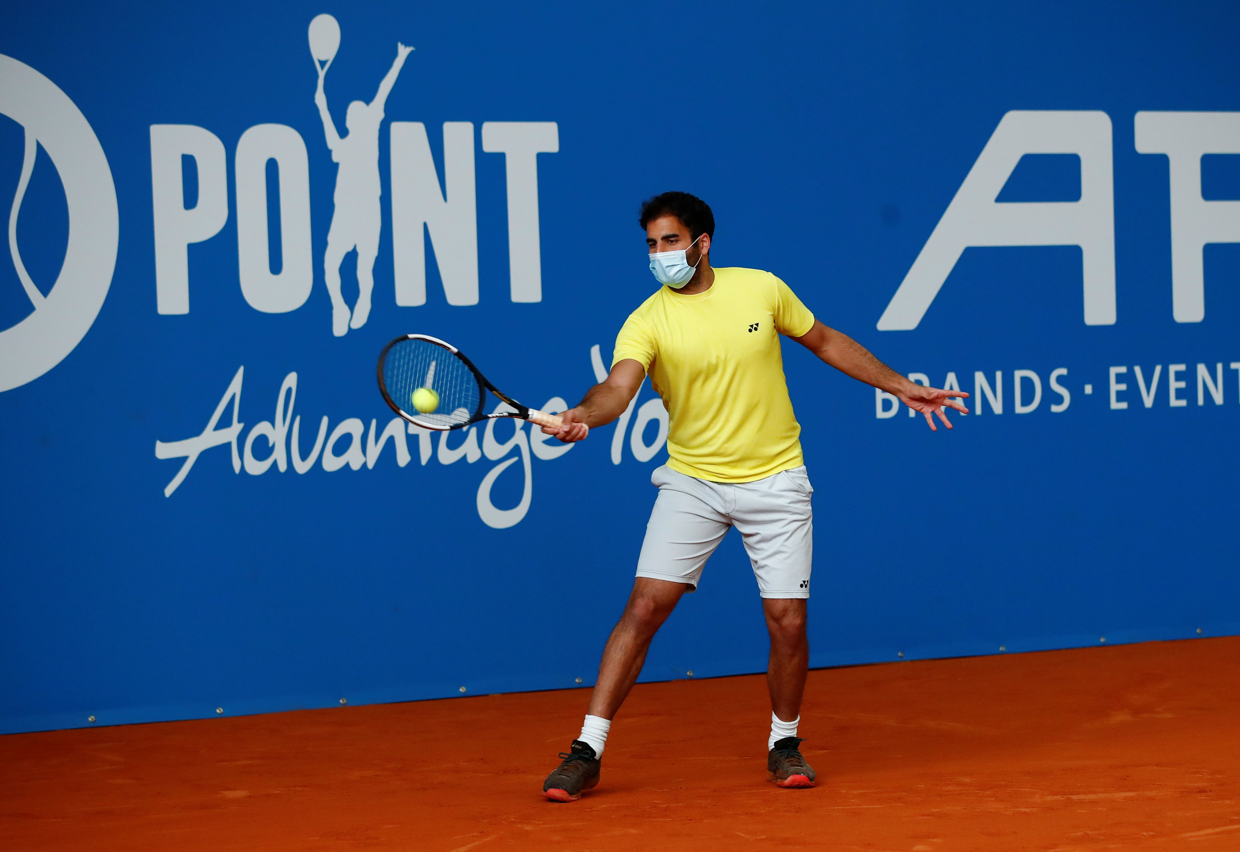  Benjamin Hassan es el primer tenista en jugar con barbijo (Reuters)