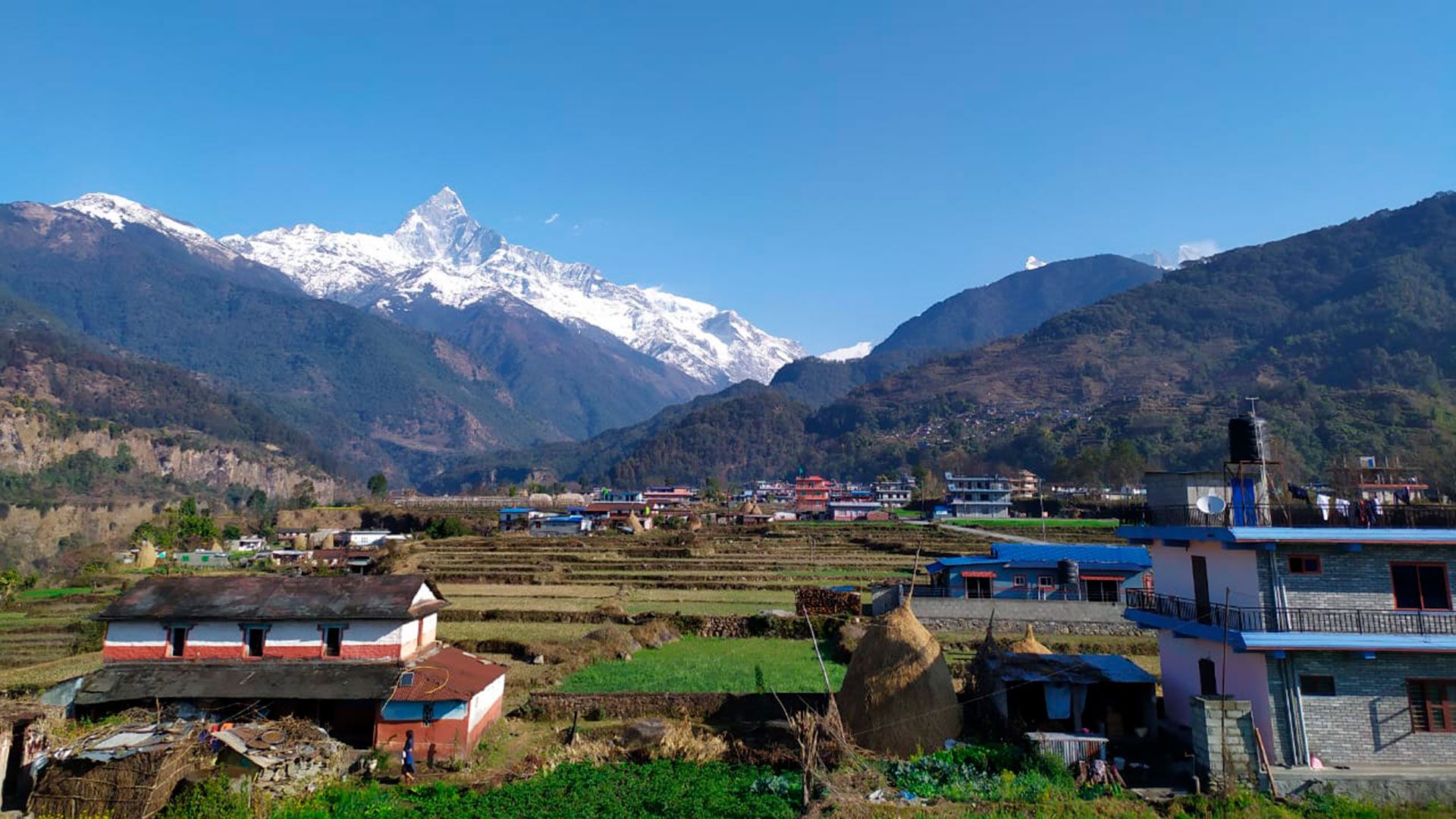 El bello pueblo de Bhurjungkhola, dentro del Área de Conservación de la región del Annapurna, uno de los cordones de los Himalaya